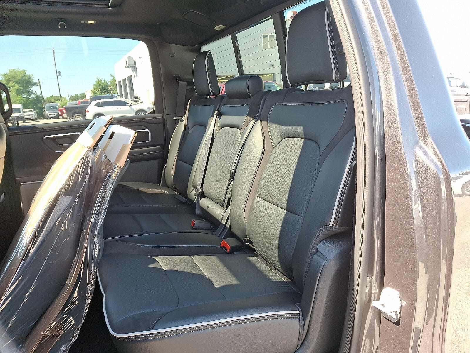 2026 RAM 1500 Laramie - Photo 6