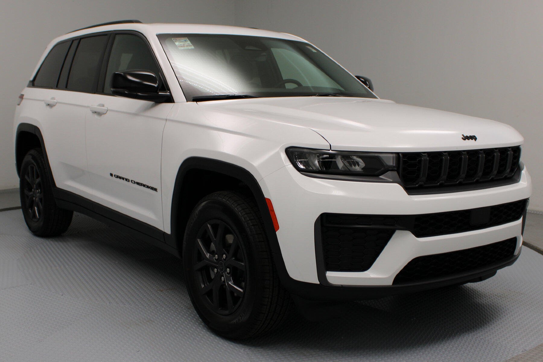 2027 Jeep Grand Cherokee Grand Cherokee Laredo Altitude 4x2
