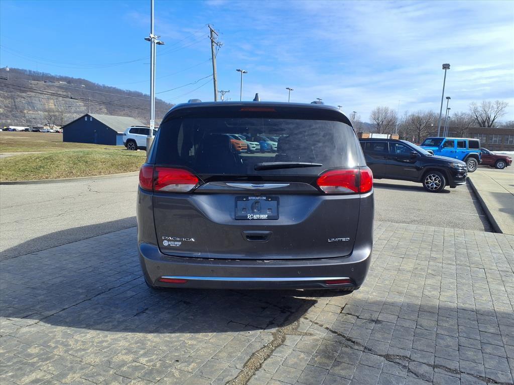 Used 2020 Chrysler Pacifica Limited with VIN 2C4RC1GG8LR278632 for sale in Newell, WV