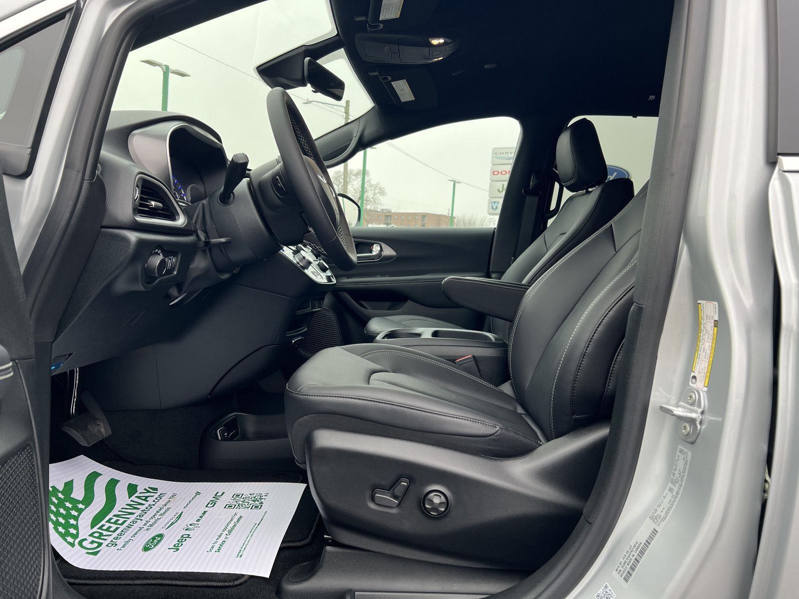 2026 Chrysler Voyager LX - Photo 14