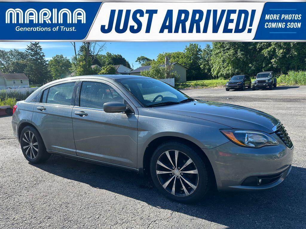 2012 Chrysler 200 S's photo