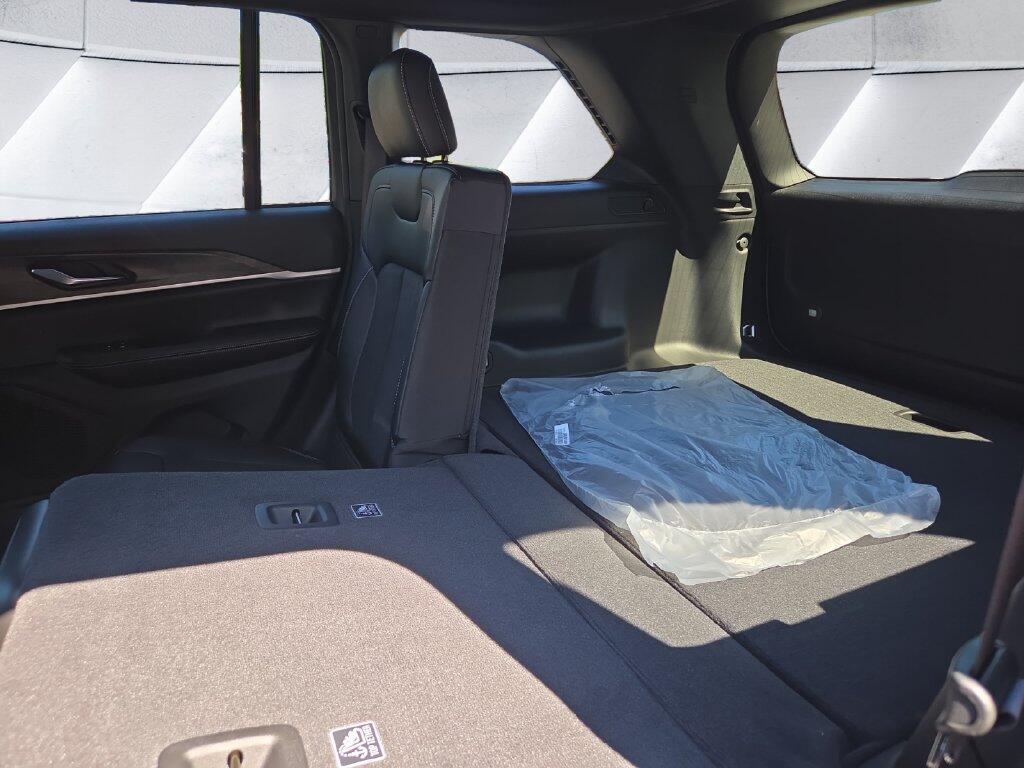 2026 Jeep Grand Cherokee Laredo - Photo 12