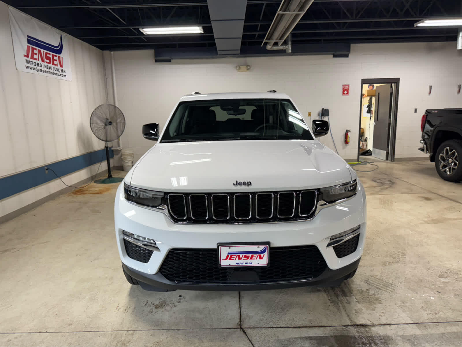 Used 2023 Jeep Grand Cherokee Limited with VIN 1C4RJHBG8PC622030 for sale in New Ulm, Minnesota