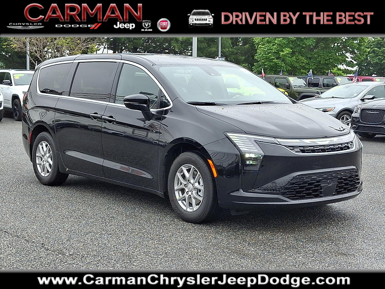 2027 Chrysler Pacifica Select's photo