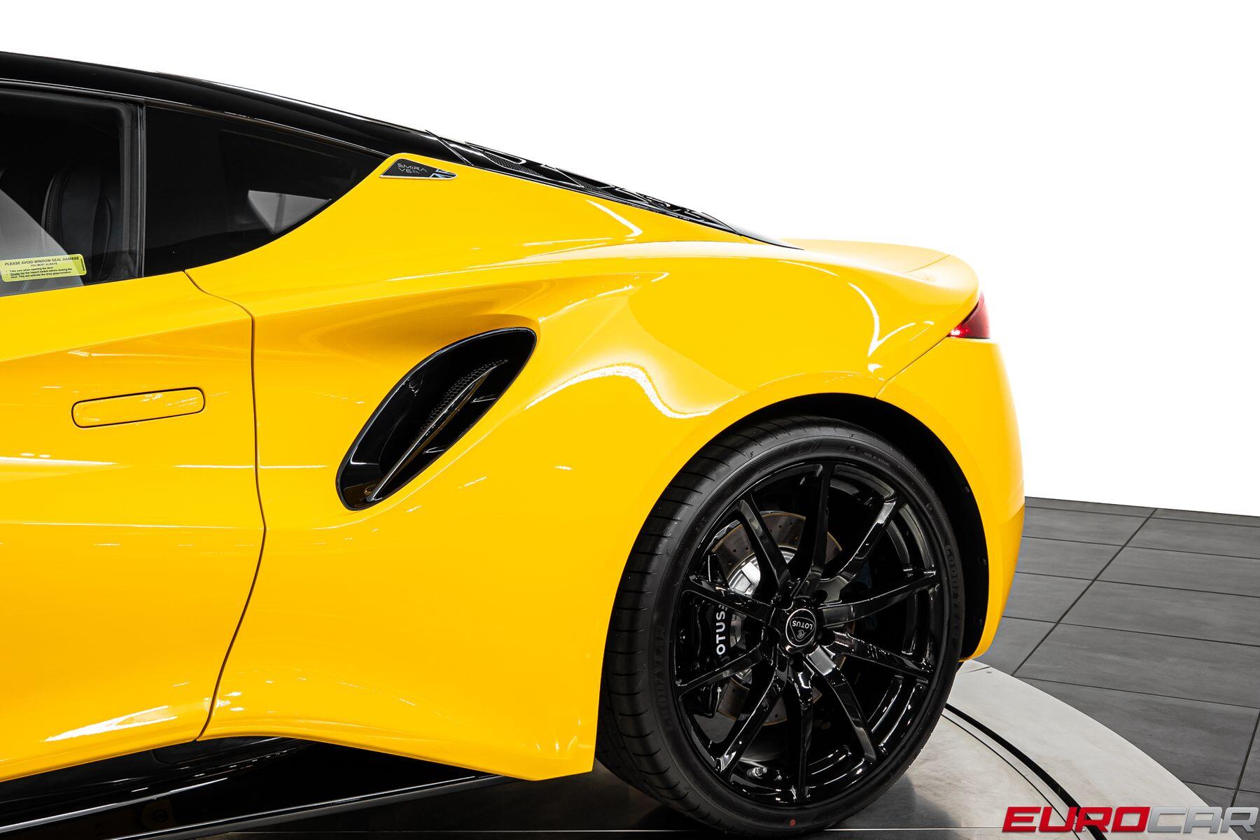 2026 Lotus Emira - Photo 15
