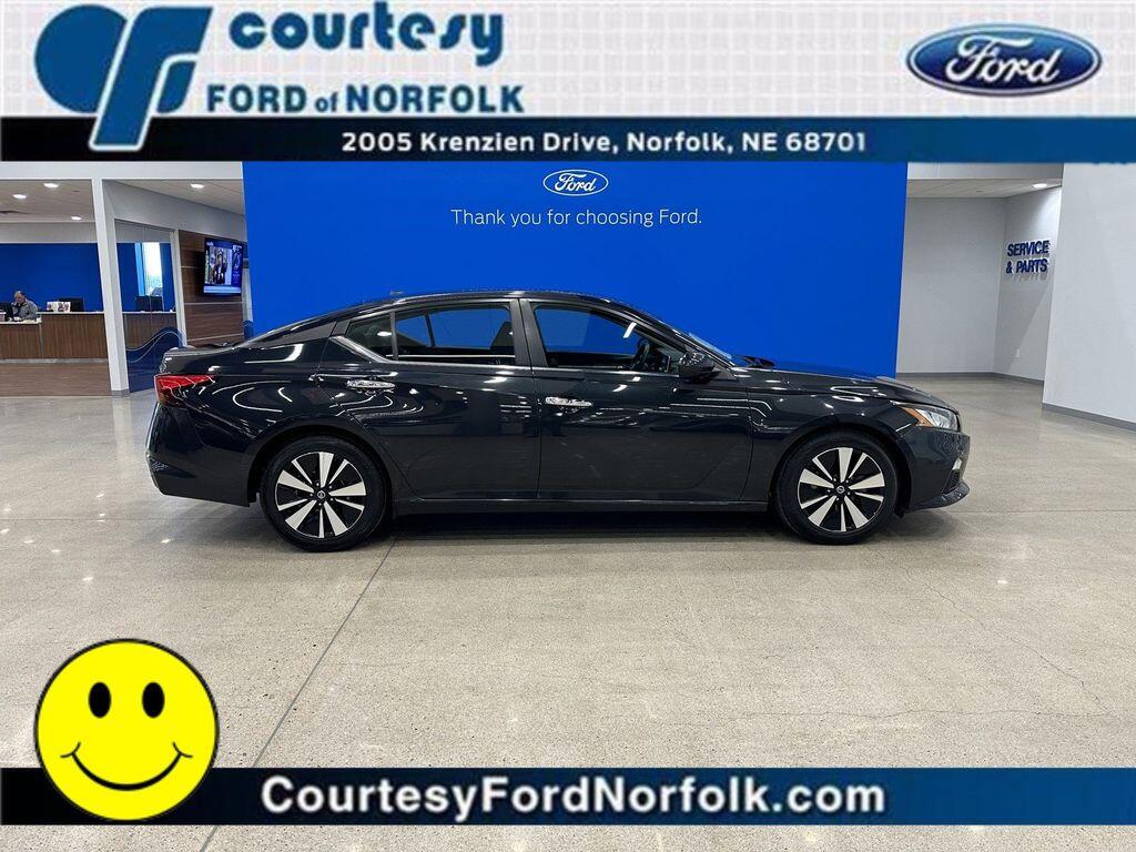 Used 2022 Nissan Altima SV with VIN 1N4BL4DV3NN319728 for sale in Norfolk, NE