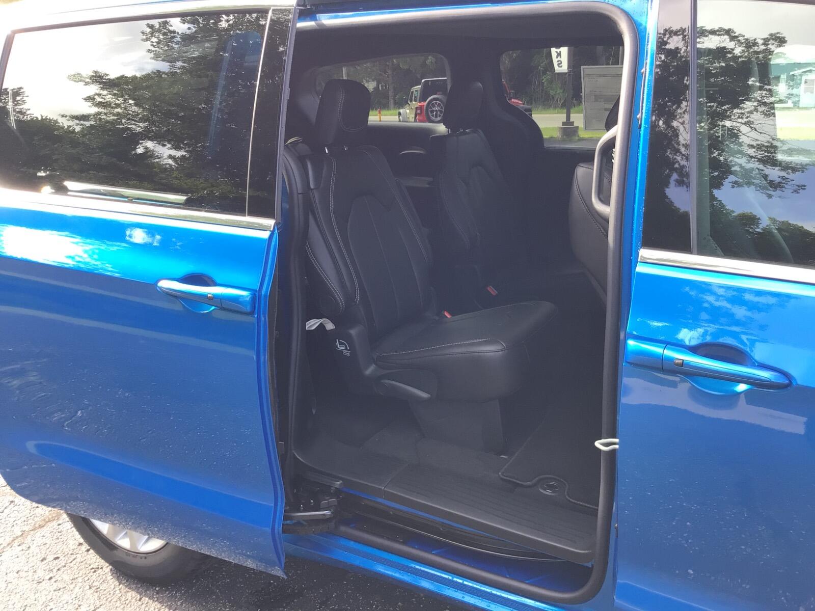 2027 Chrysler Pacifica Select - Photo 17