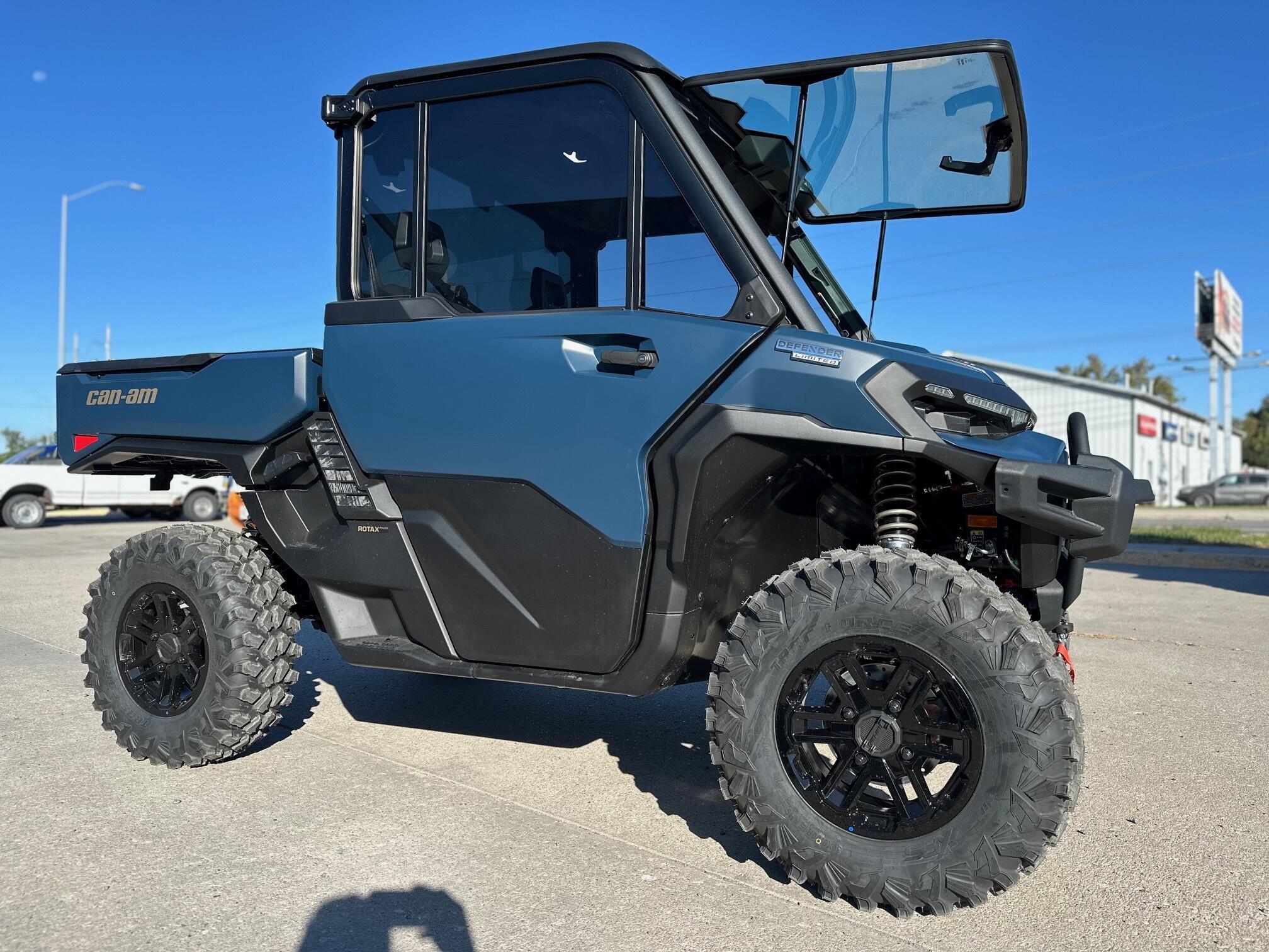 2026 Can-Am Defender Limited HD11
