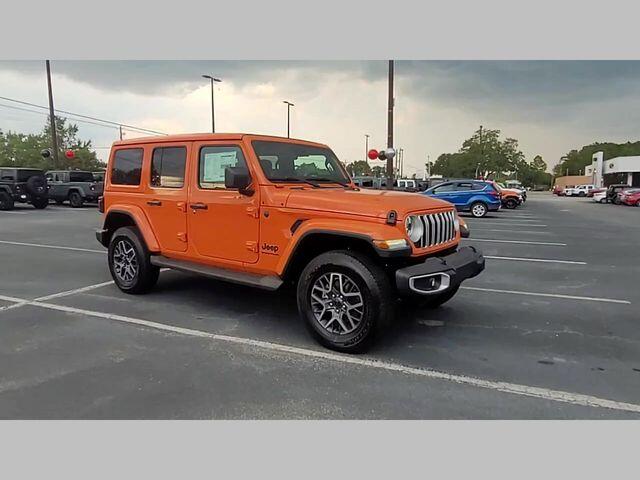 2025 Jeep Wrangler 4-Door Sahara - Photo 17