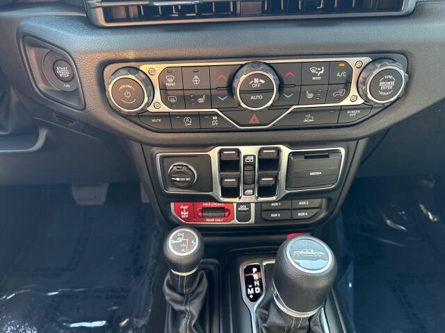 2025 Jeep Gladiator Willys - Photo 18