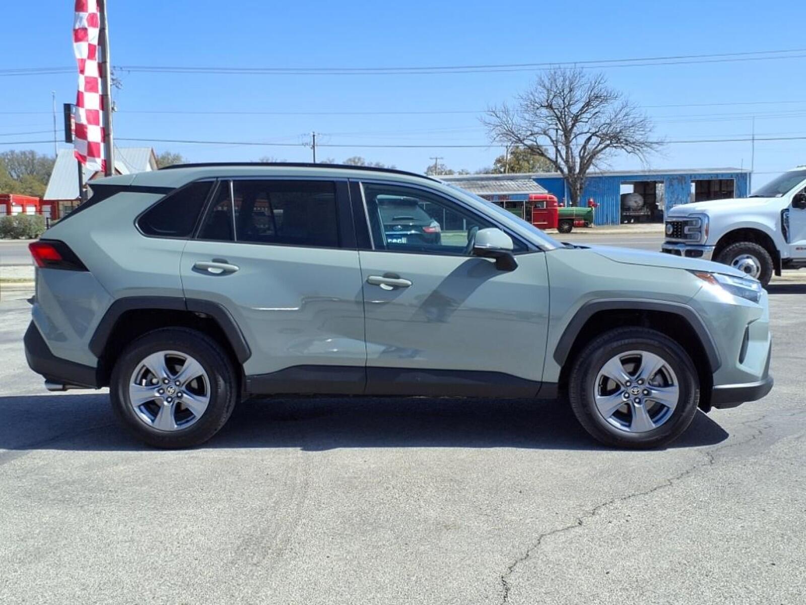 Used 2022 Toyota RAV4 XLE with VIN 2T3W1RFV8NW193130 for sale in Uvalde, TX