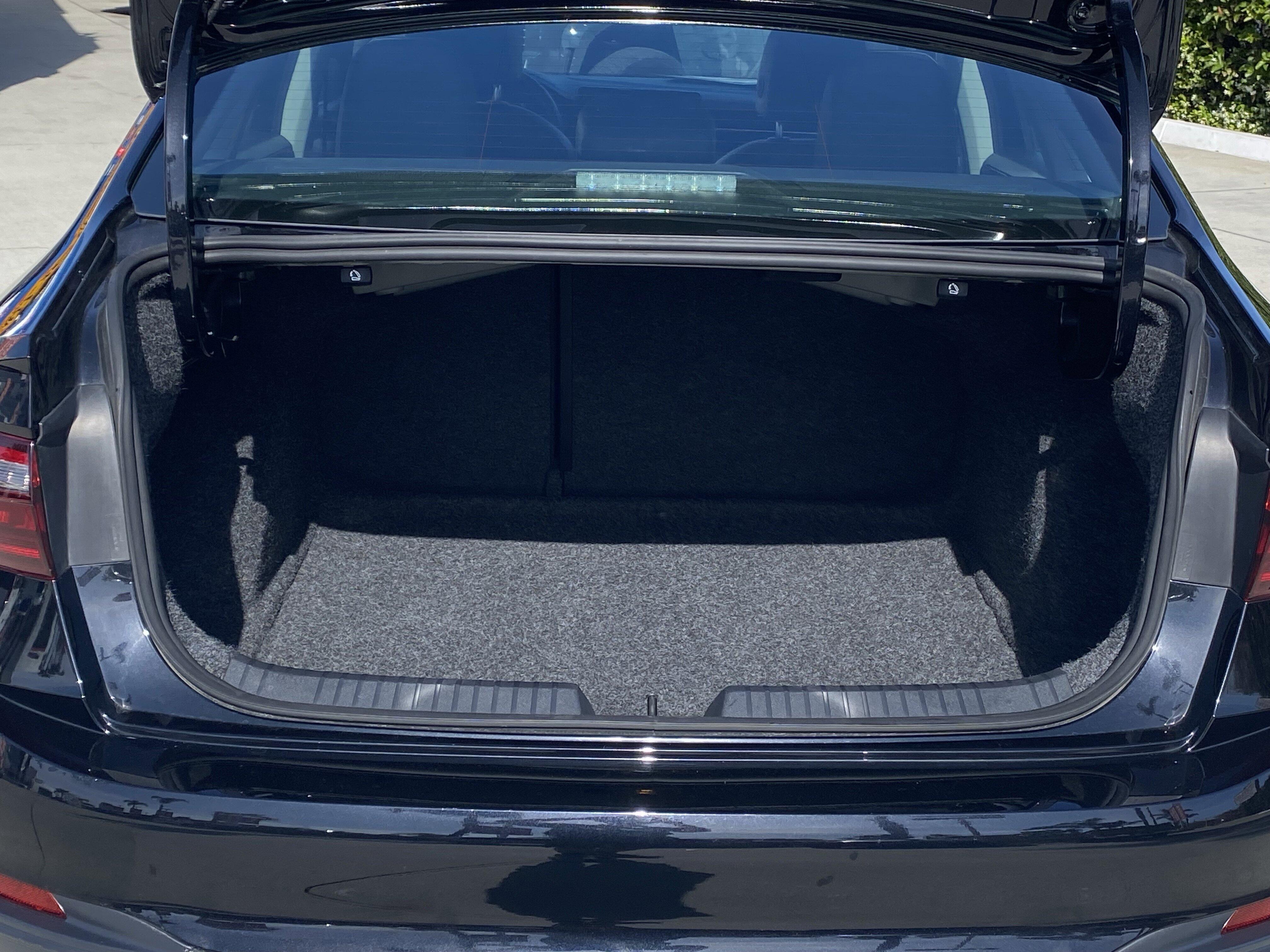 2025 Volkswagen Jetta SE - Photo 21