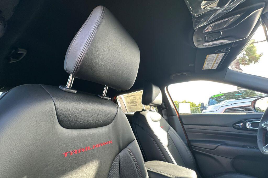 2026 Jeep Compass Trailhawk - Photo 17