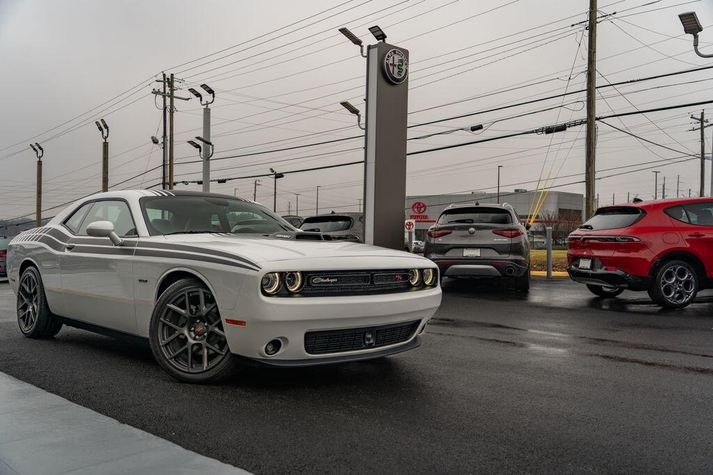 2017 Dodge Challenger R/T Plus photo 9