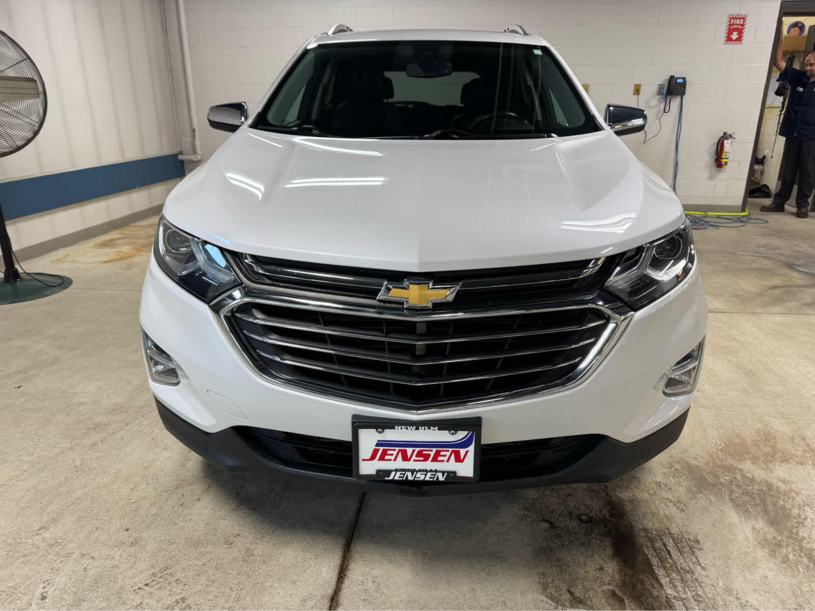 Used 2018 Chevrolet Equinox Premier with VIN 2GNAXWEX6J6156276 for sale in New Ulm, Minnesota