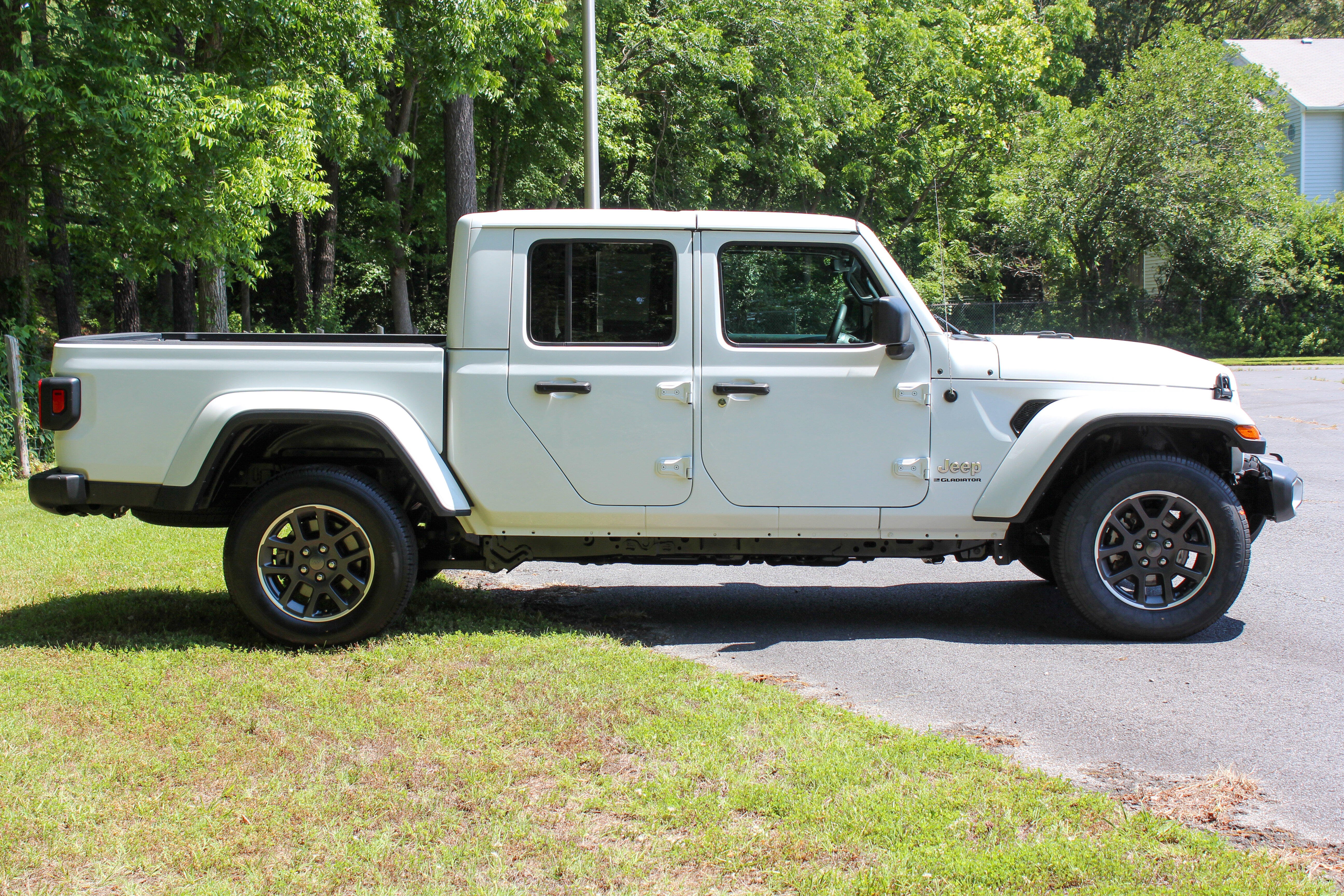Used 2023 Jeep Gladiator Overland with VIN 1C6HJTFG7PL533226 for sale in Suffolk, VA