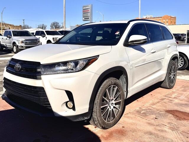 2018 Toyota Highlander SE's photo