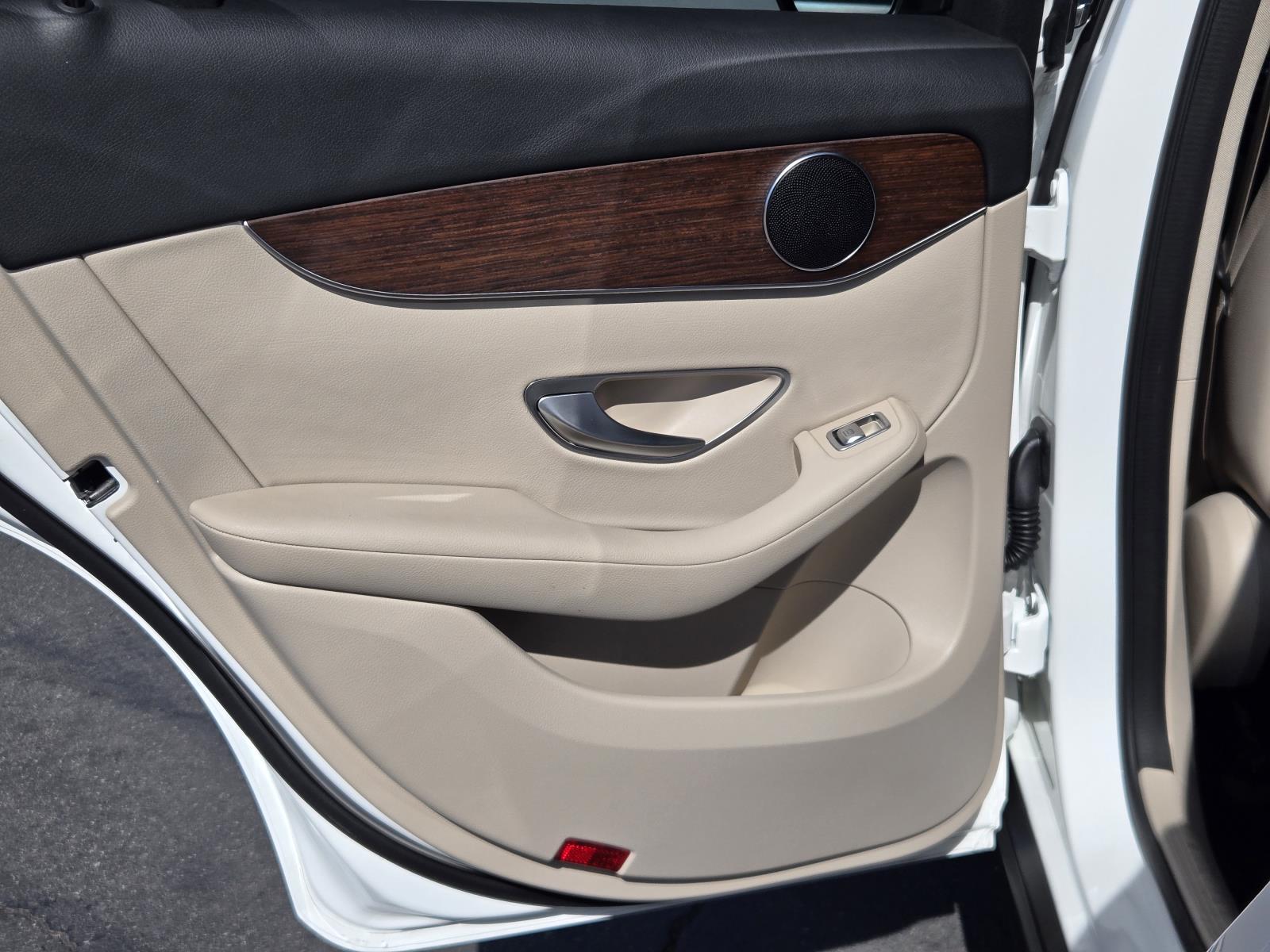 2022 Mercedes-Benz GLC GLC300 - Photo 21