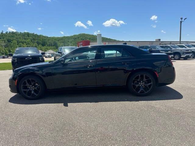 Used 2022 Chrysler 300 S with VIN 2C3CCABG4NH130889 for sale in Richland Center, WI