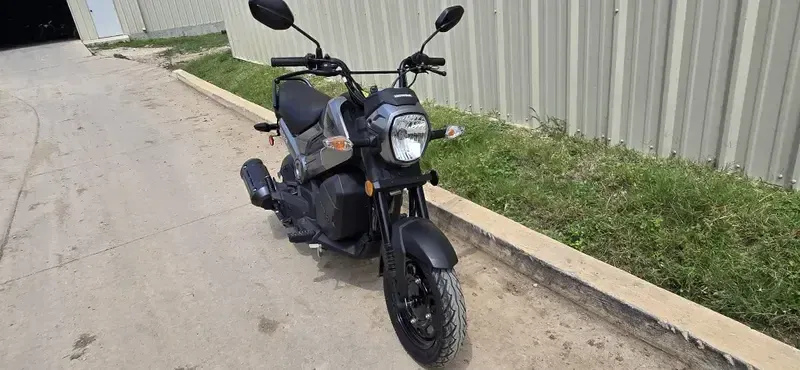 2025 Honda NAVI ARCTIC SILVER METALLIC Image 1