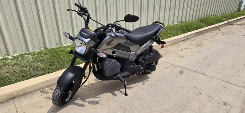 2025 Honda NAVI ARCTIC SILVER METALLIC Image 3