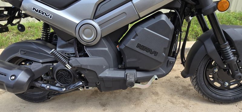2025 Honda NAVI ARTIC SILVER METALLIC Image 11