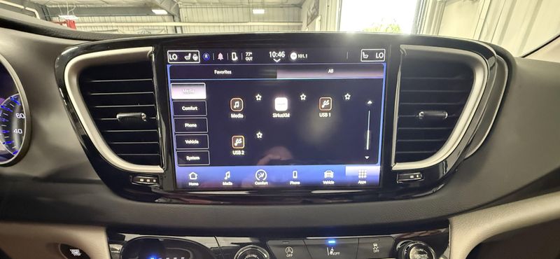Used 2022 Chrysler Pacifica Touring LImage 32