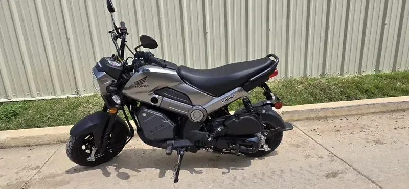 2025 Honda NAVI ARCTIC SILVER METALLIC Image 4