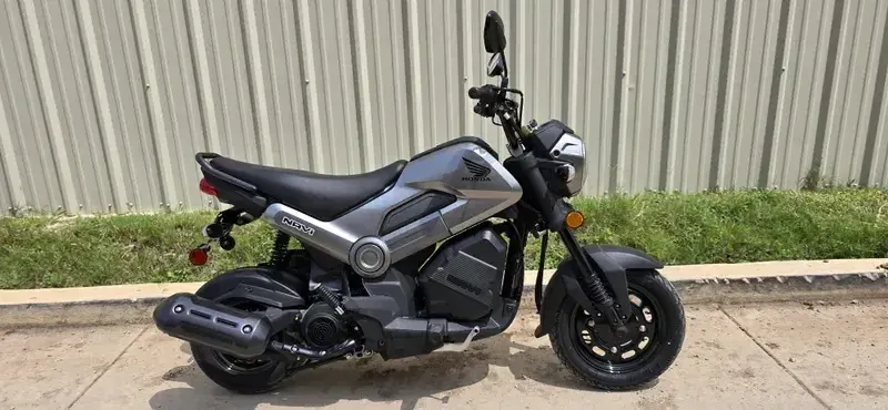 2025 Honda NAVI ARCTIC SILVER METALLIC Image 2