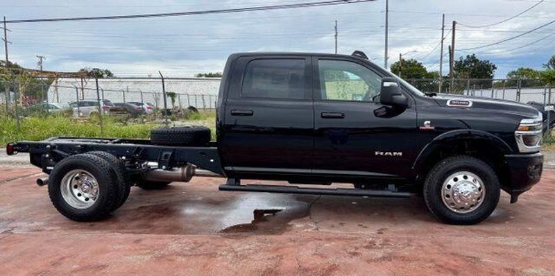 New 2027 RAM 3500 Big Horn Crew Cab Chassis 4x4 60