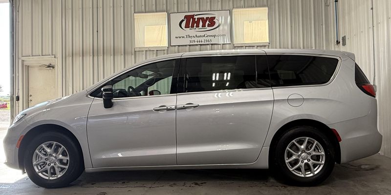 New 2026 Chrysler Pacifica SelectImage 16