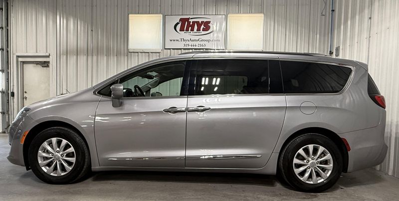 Used 2019 Chrysler Pacifica Touring LImage 15