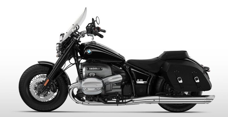 2023 BMW R18 CLASSIC in a BLACK STORM METALLIC exterior color. Cross Country Cycle 201-288-0900 crosscountrycycle.net 