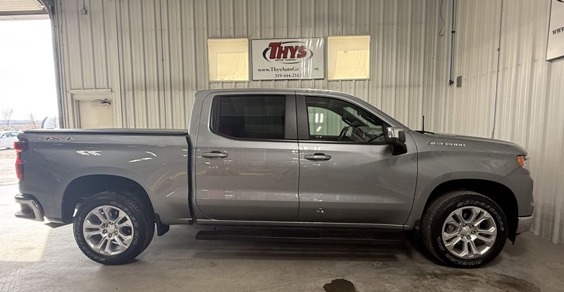 Used 2025 Chevrolet Silverado 1500 LTImage 2