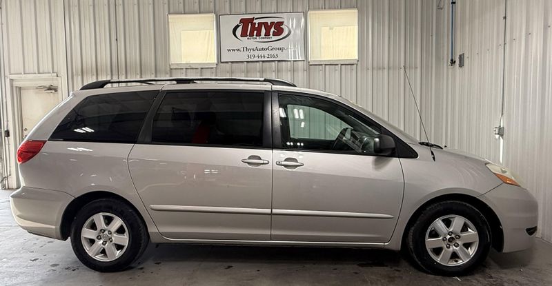 Used 2008 Toyota Sienna LEImage 2