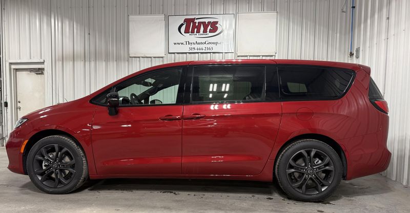 New 2026 Chrysler Pacifica SelectImage 14