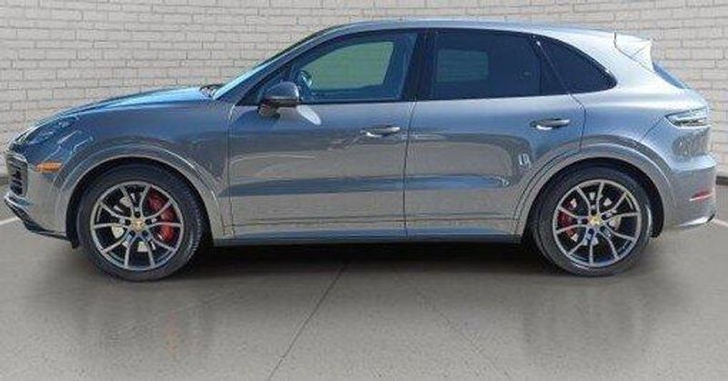 2021 Porsche Cayenne GTS photo 3