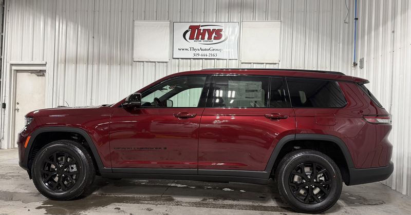 New 2025 Jeep Grand Cherokee L Altitude 4x4Image 16