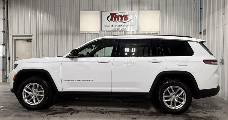 Used 2024 Jeep Grand Cherokee L LaredoImage 18