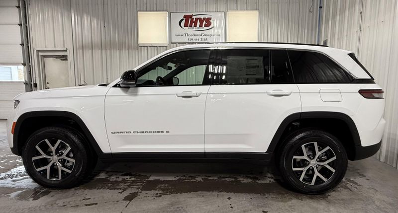 New 2025 Jeep Grand Cherokee Limited 4x4Image 18