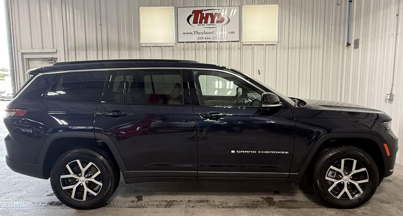 Used 2024 Jeep Grand Cherokee L LimitedImage 2