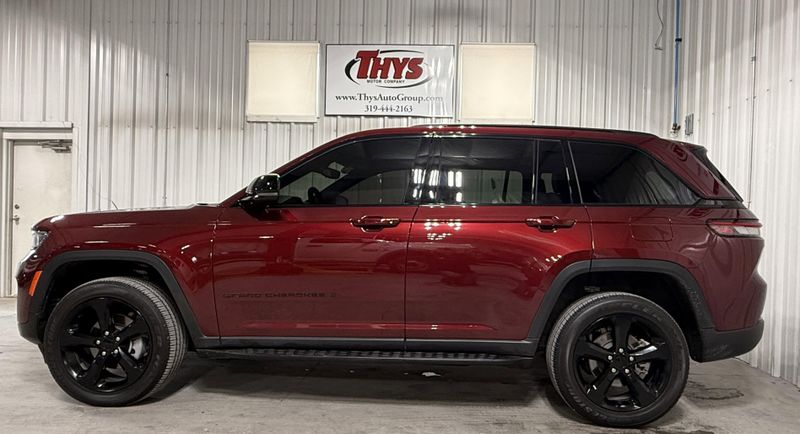 Used 2024 Jeep Grand Cherokee AltitudeImage 16