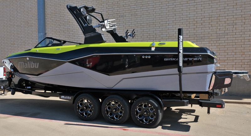 2023 MALIBU 25 LSV  in a EBONY exterior color. Family PowerSports (877) 886-1997 familypowersports.com 