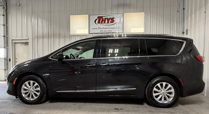 Used 2018 Chrysler Pacifica Touring LImage 13