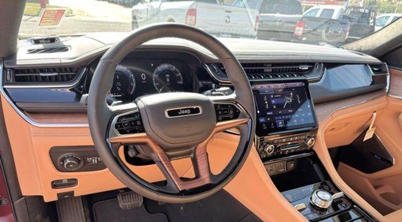 New 2025 Jeep Grand Cherokee Summit Reserve 4x4Image 9