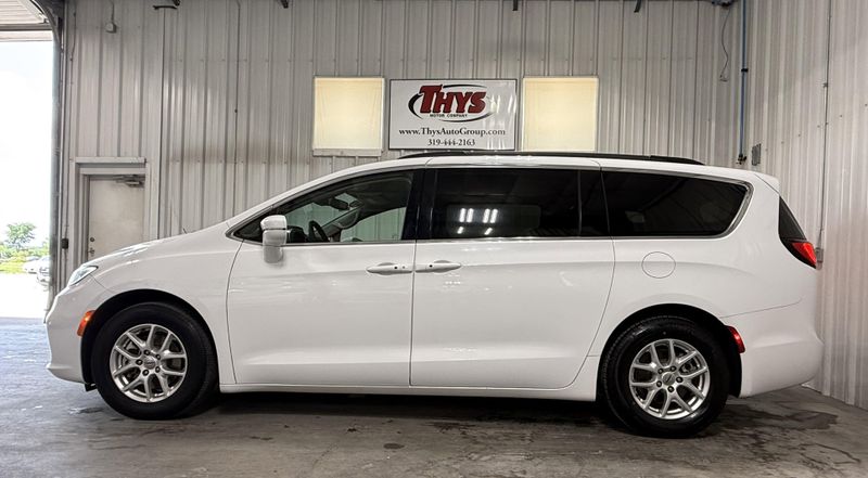 Used 2022 Chrysler Pacifica Touring LImage 13
