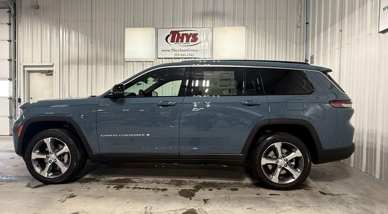 New 2026 Jeep Grand Cherokee L Limited 4x4Image 18