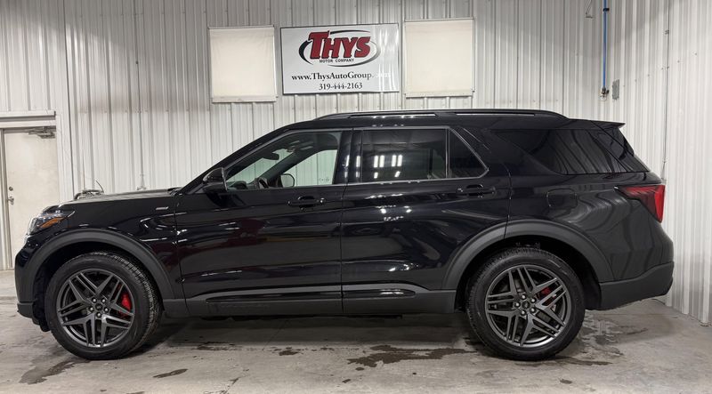 Used 2025 Ford Explorer ST-LineImage 18