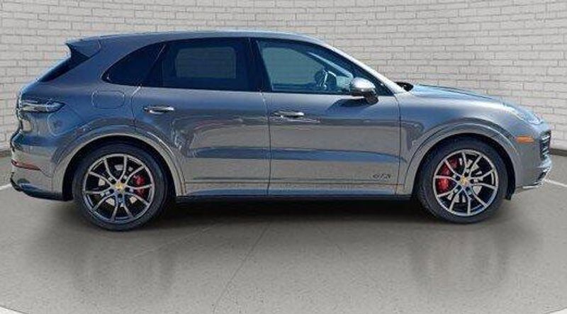 2021 Porsche Cayenne GTS photo 2