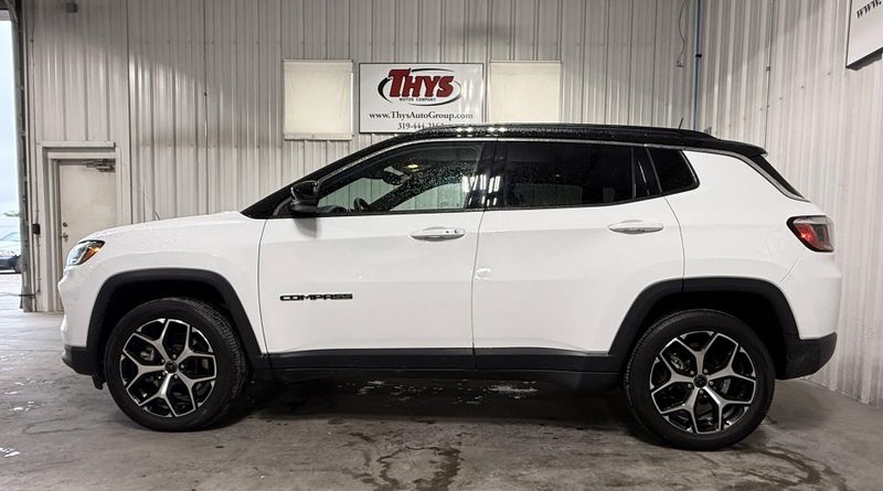 Used 2025 Jeep Compass LimitedImage 13